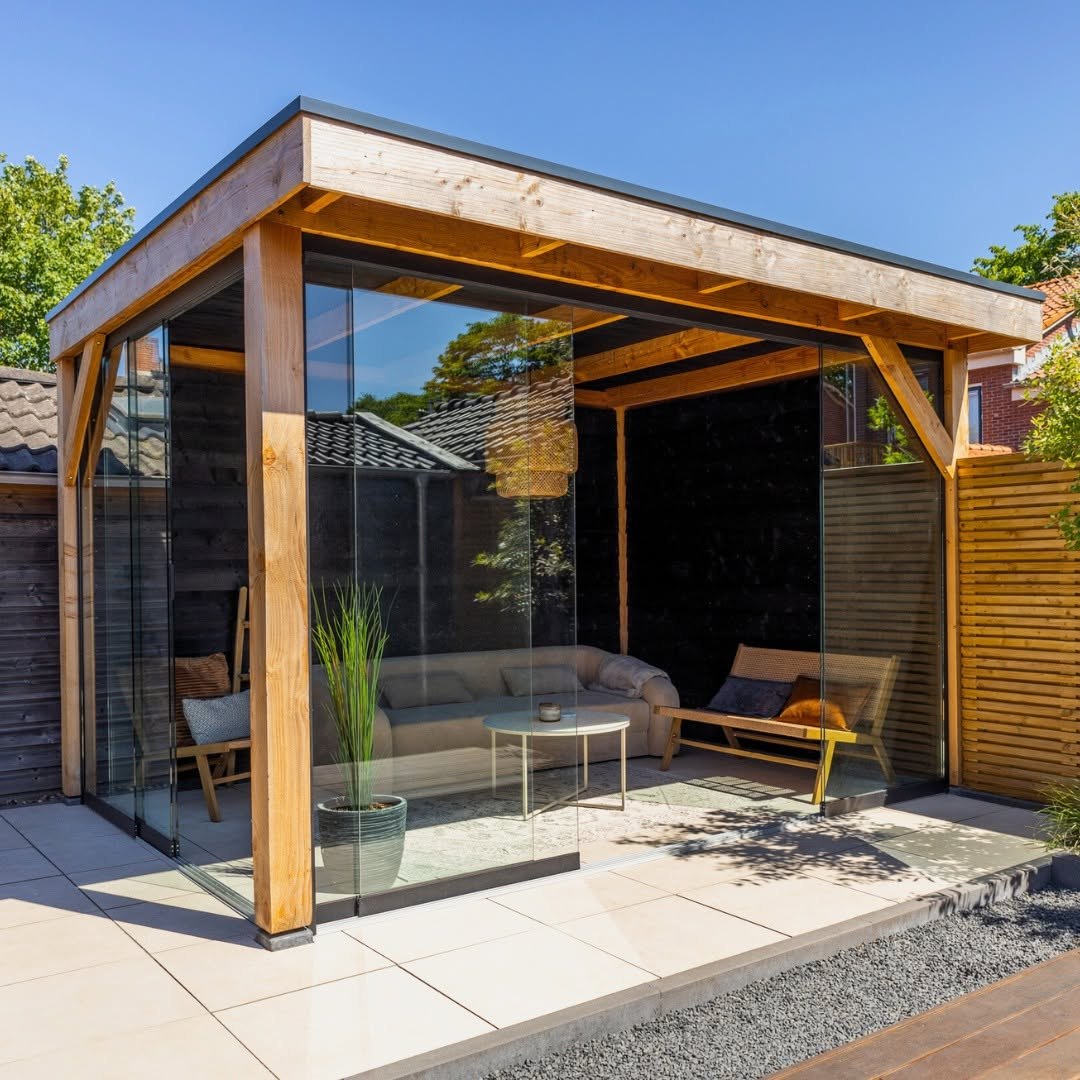 Houten veranda met open zijde
